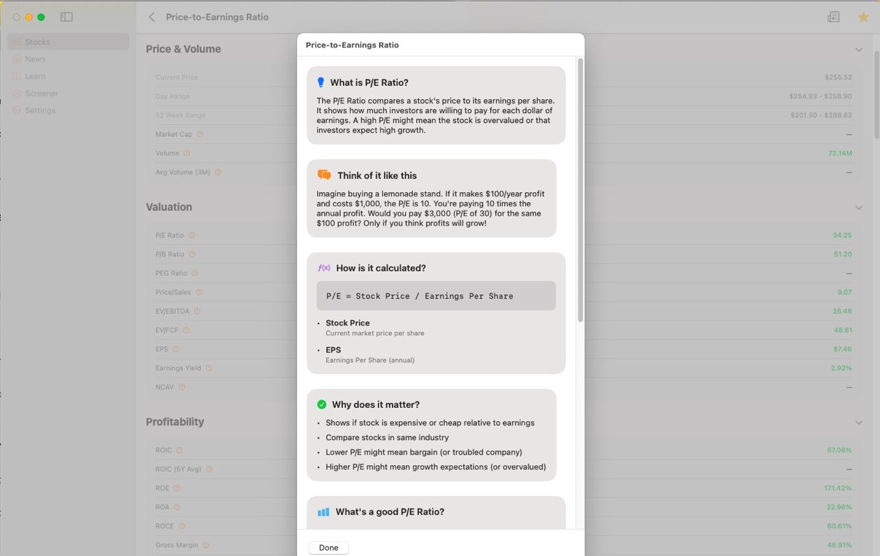 Duine ag foghlaim airgeadais phearsanta agus infheistíochta ar ríomhaire glúine